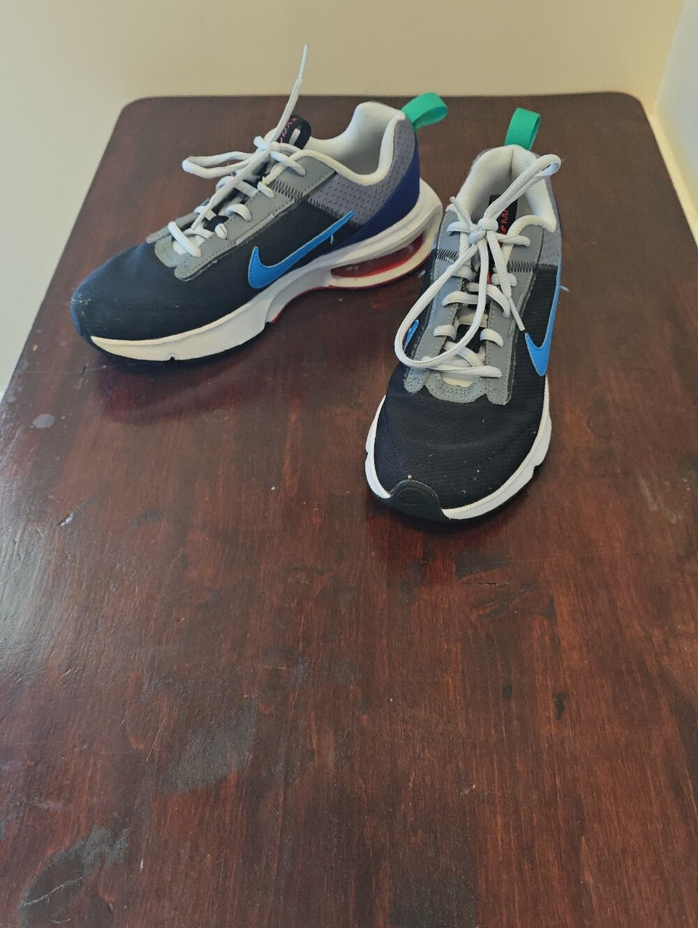 Nike Air Max INTRLK Lite Big Kids / Grade School Sneakers 6.5Y